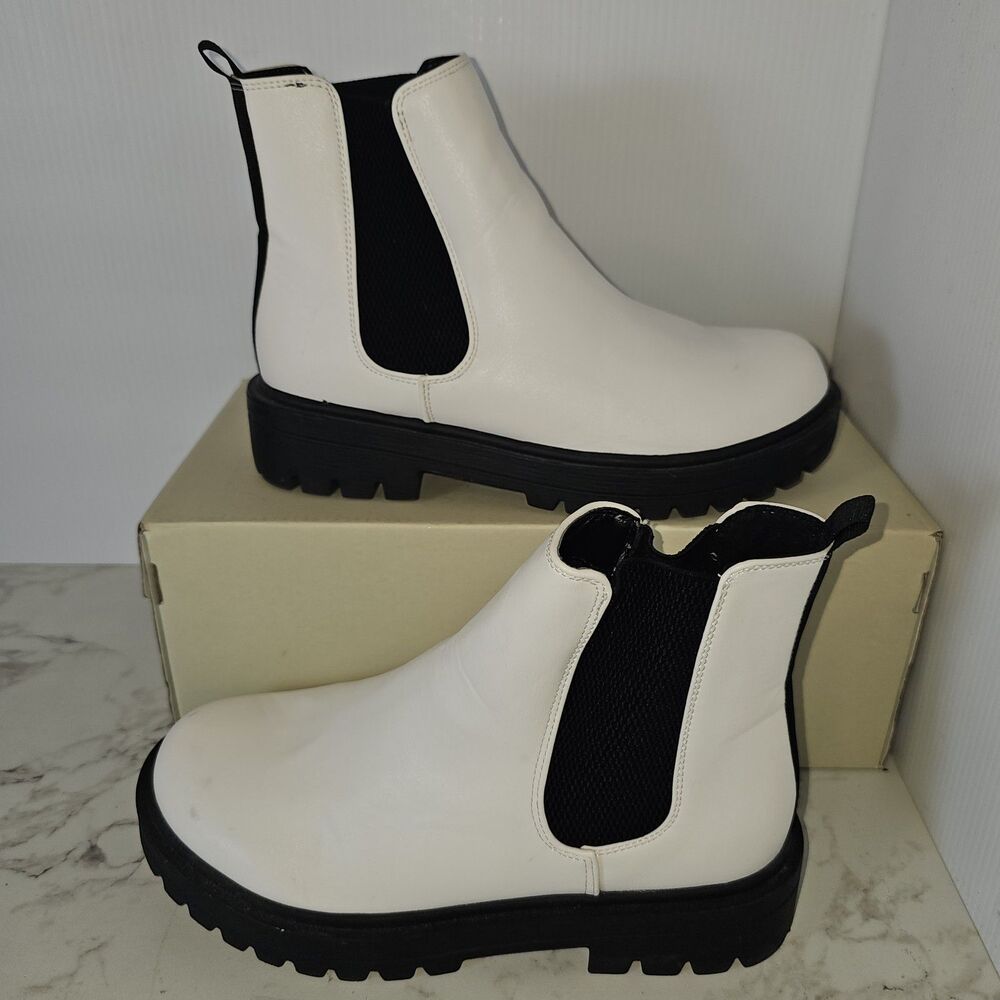 Unr8ed White Chunky Platform Chelsea Boots Size 8.5 Grunge Goth Indie Edgy Style